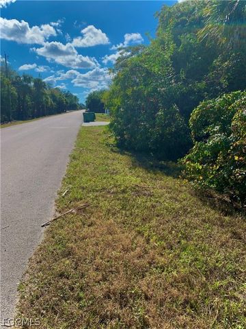 569 22nd ST NE, Naples, FL 34120