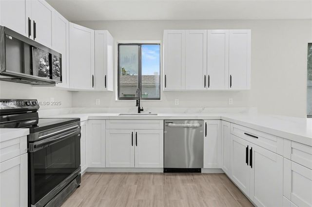 241 SW 4th St, Dania Beach, FL 33004