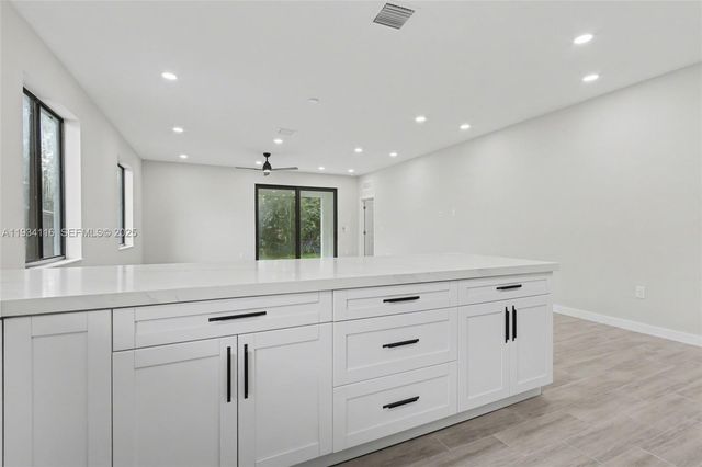 241 SW 4th St, Dania Beach, FL 33004