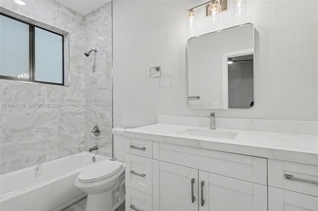 241 SW 4th St, Dania Beach, FL 33004