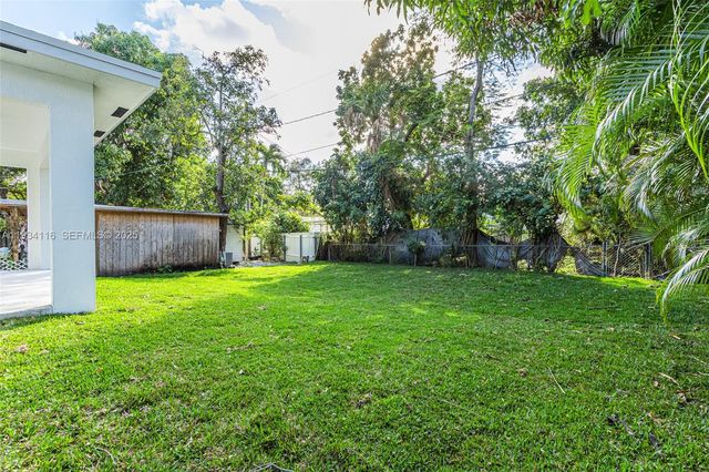 241 SW 4th St, Dania Beach, FL 33004