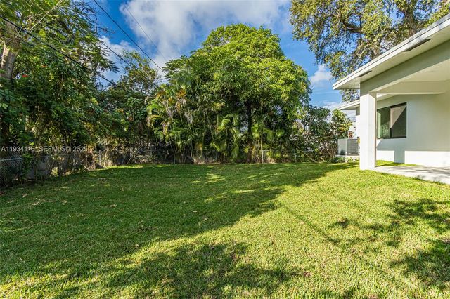 241 SW 4th St, Dania Beach, FL 33004