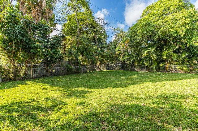 241 SW 4th St, Dania Beach, FL 33004