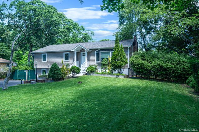 7 Somerset Street, Centereach, NY 11720