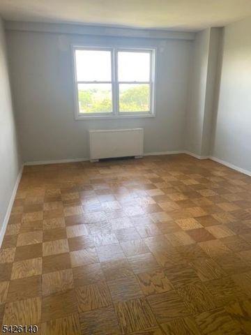 39 E 39Th St 7R, Paterson City, NJ 07514