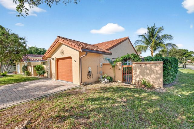 1290 NW 21st Terrace, Delray Beach, FL 33445