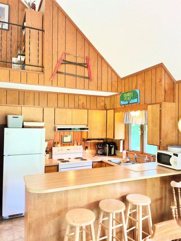 7203 Valley, Honor, MI 49640