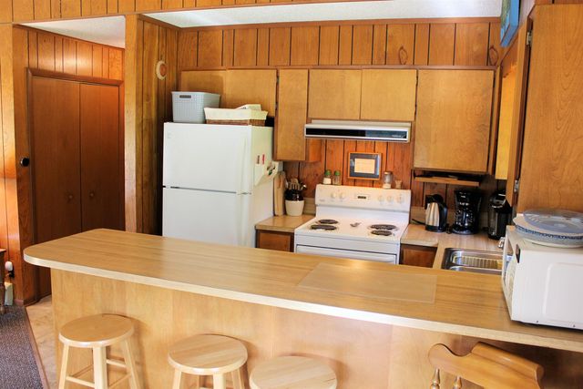 7203 Valley, Honor, MI 49640