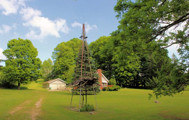 7203 Valley, Honor, MI 49640