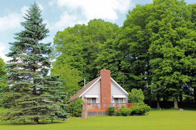 7203 Valley, Honor, MI 49640