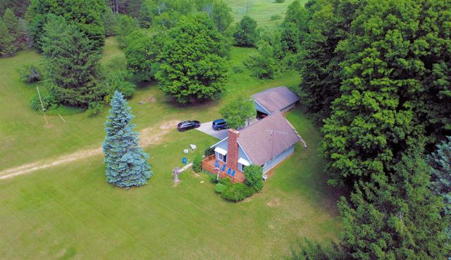 7203 Valley, Honor, MI 49640