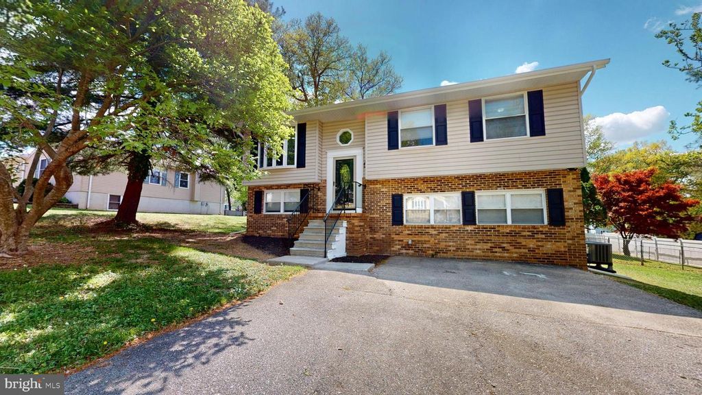 4313 LEOLA AVE, Halethorpe, MD 21227
