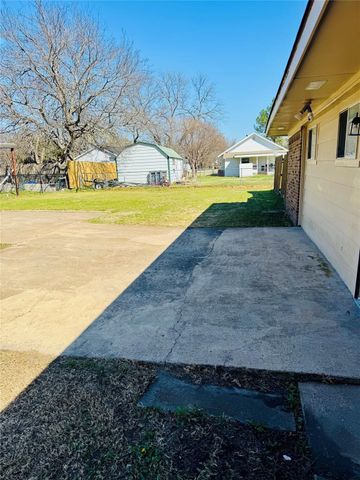 305 S 1st Street, Crandall, TX 75114