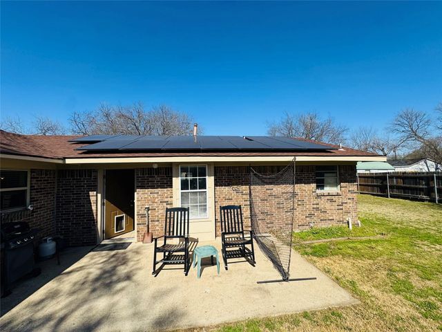 305 S 1st Street, Crandall, TX 75114