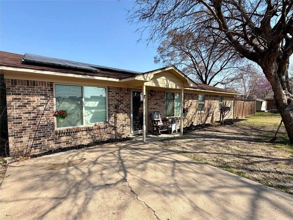 305 S 1st Street, Crandall, TX 75114