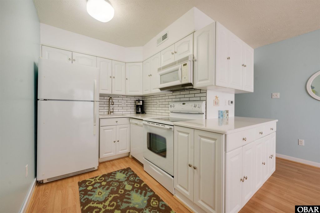 Image 8 of property listing at 117 Sea Colony Dr Unit B312, Duck, NC 27949