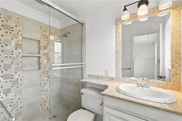 1195 Clam CT 203, Naples, FL 34102