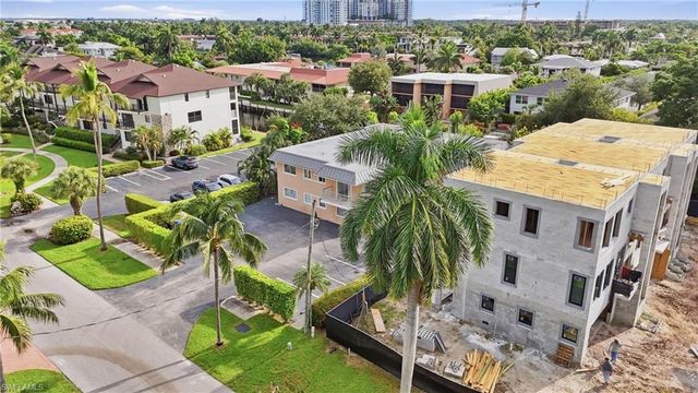 1195 Clam CT 203, Naples, FL 34102