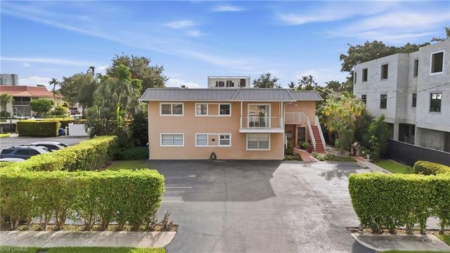 1195 Clam CT 203, Naples, FL 34102