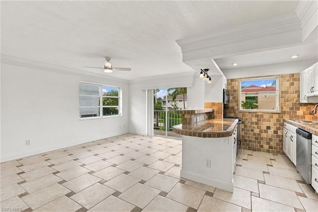 1195 Clam CT 203, Naples, FL 34102