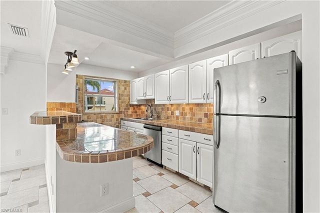 1195 Clam CT 203, Naples, FL 34102