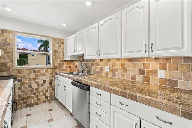 1195 Clam CT 203, Naples, FL 34102