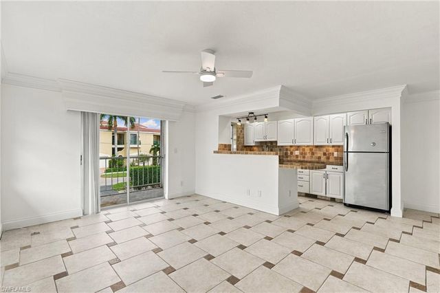 1195 Clam CT 203, Naples, FL 34102