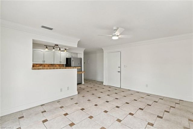 1195 Clam CT 203, Naples, FL 34102