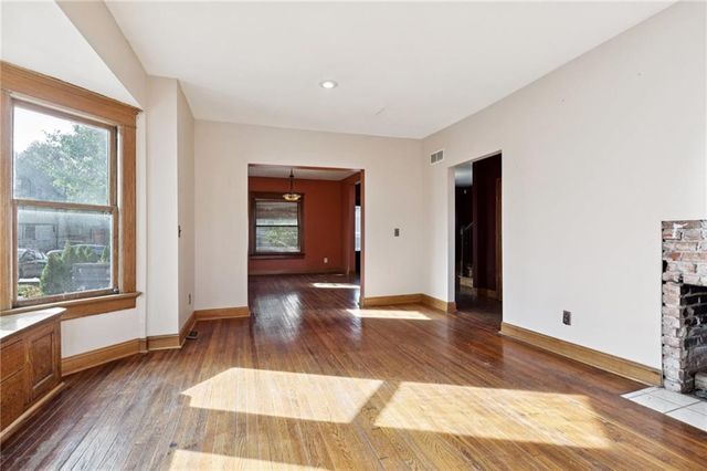 2709 CHARLOTTE Street, Kansas City, MO 64109