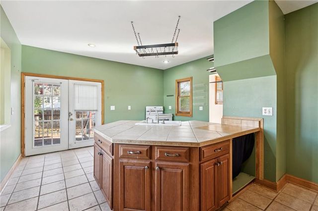 2709 CHARLOTTE Street, Kansas City, MO 64109