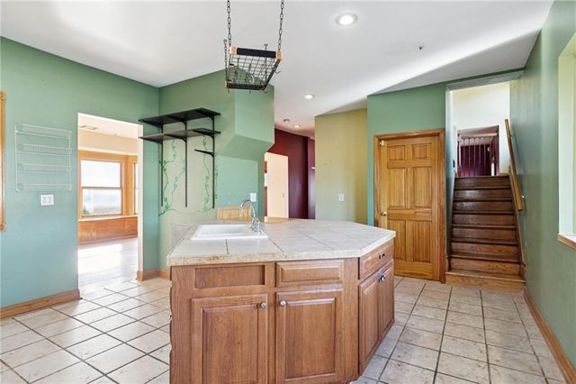 2709 CHARLOTTE Street, Kansas City, MO 64109