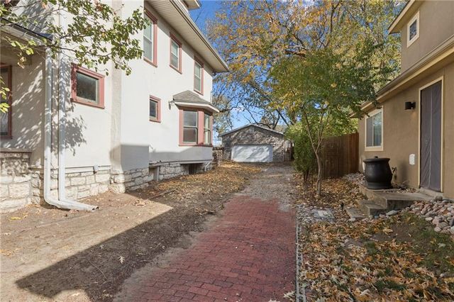 2709 CHARLOTTE Street, Kansas City, MO 64109