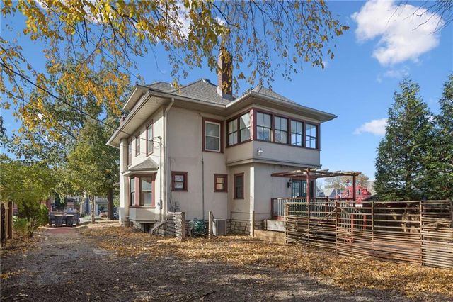 2709 CHARLOTTE Street, Kansas City, MO 64109