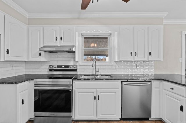 22 Oakwood Dr, Cabot, AR 72023