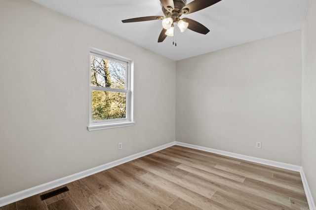 22 Oakwood Dr, Cabot, AR 72023