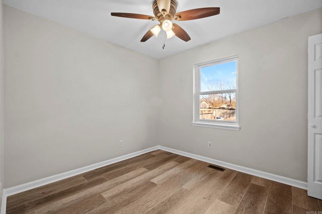 22 Oakwood Dr, Cabot, AR 72023