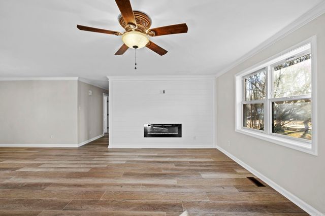 22 Oakwood Dr, Cabot, AR 72023