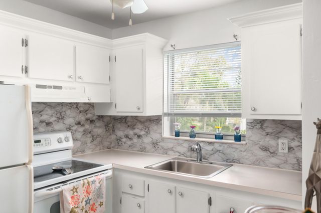 347 Windsor O, West Palm Beach, FL 33417