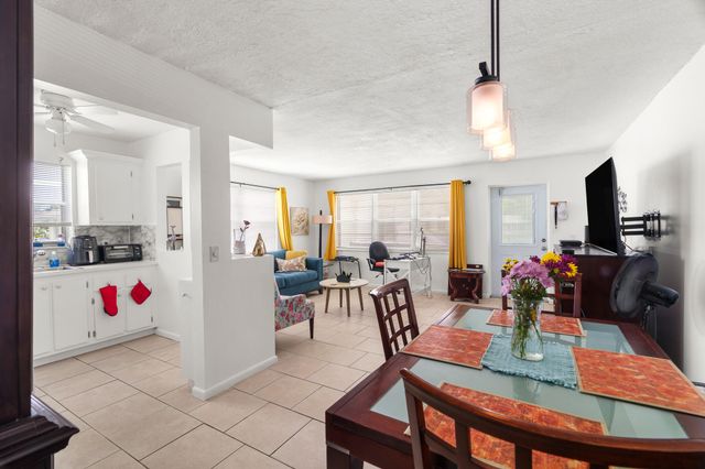 347 Windsor O, West Palm Beach, FL 33417