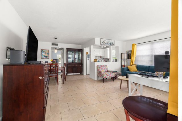 347 Windsor O, West Palm Beach, FL 33417