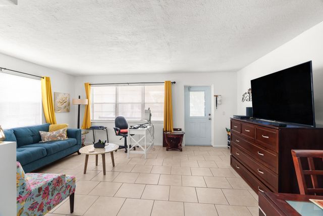 347 Windsor O, West Palm Beach, FL 33417
