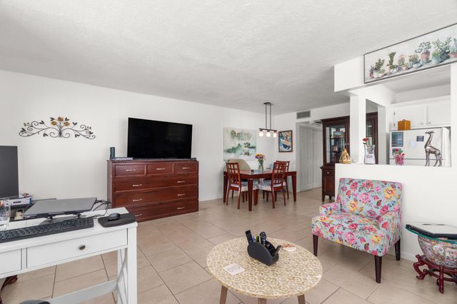 347 Windsor O, West Palm Beach, FL 33417