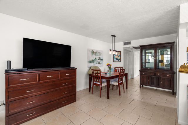 347 Windsor O, West Palm Beach, FL 33417