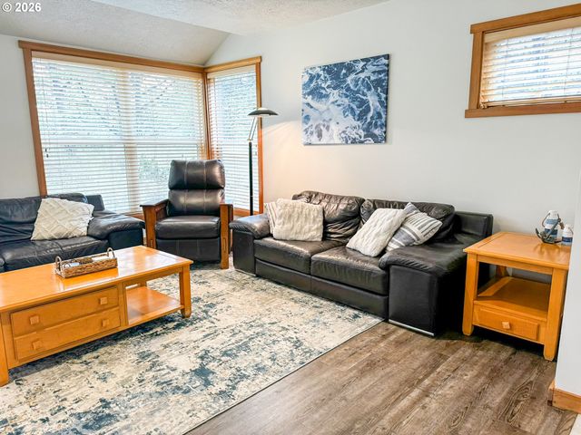 5670 BAREFOOT Ln, Pacific City, OR 97135