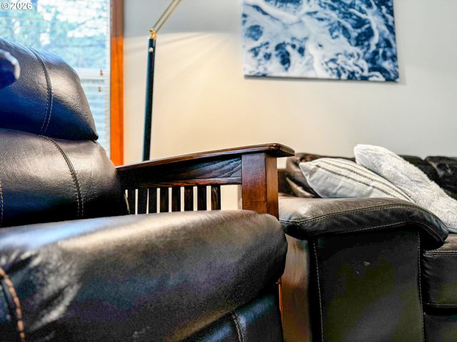 5670 BAREFOOT Ln, Pacific City, OR 97135