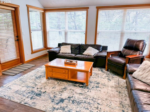 5670 BAREFOOT Ln, Pacific City, OR 97135