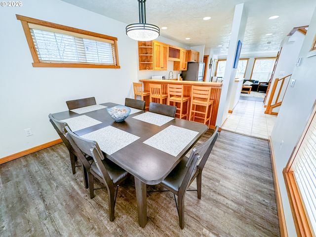 5670 BAREFOOT Ln, Pacific City, OR 97135