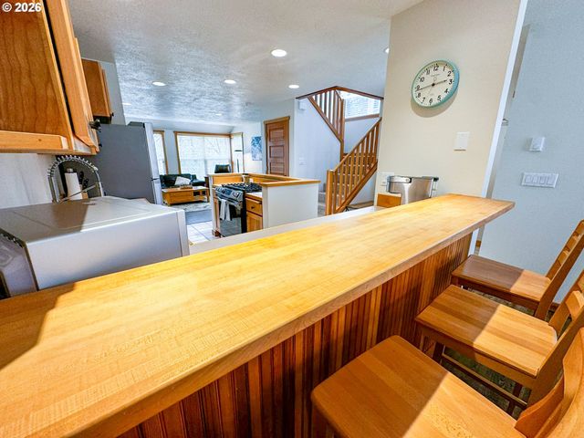 5670 BAREFOOT Ln, Pacific City, OR 97135