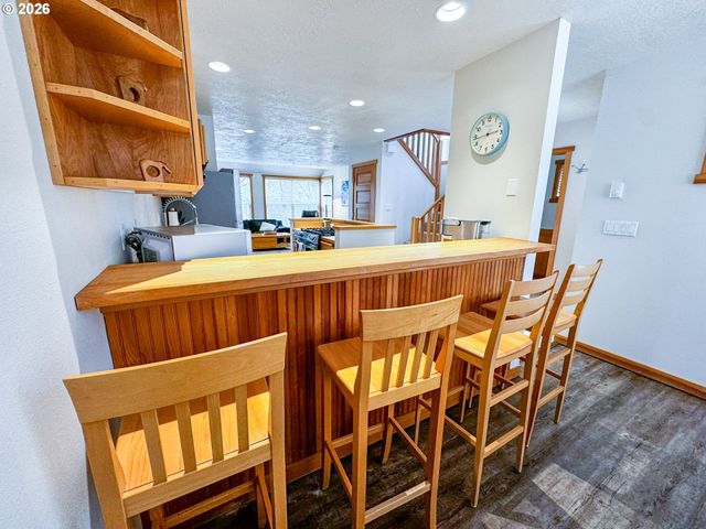 5670 BAREFOOT Ln, Pacific City, OR 97135