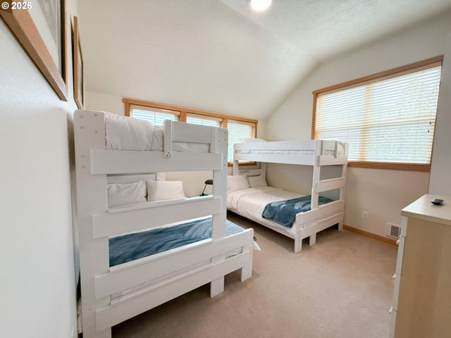 5670 BAREFOOT Ln, Pacific City, OR 97135